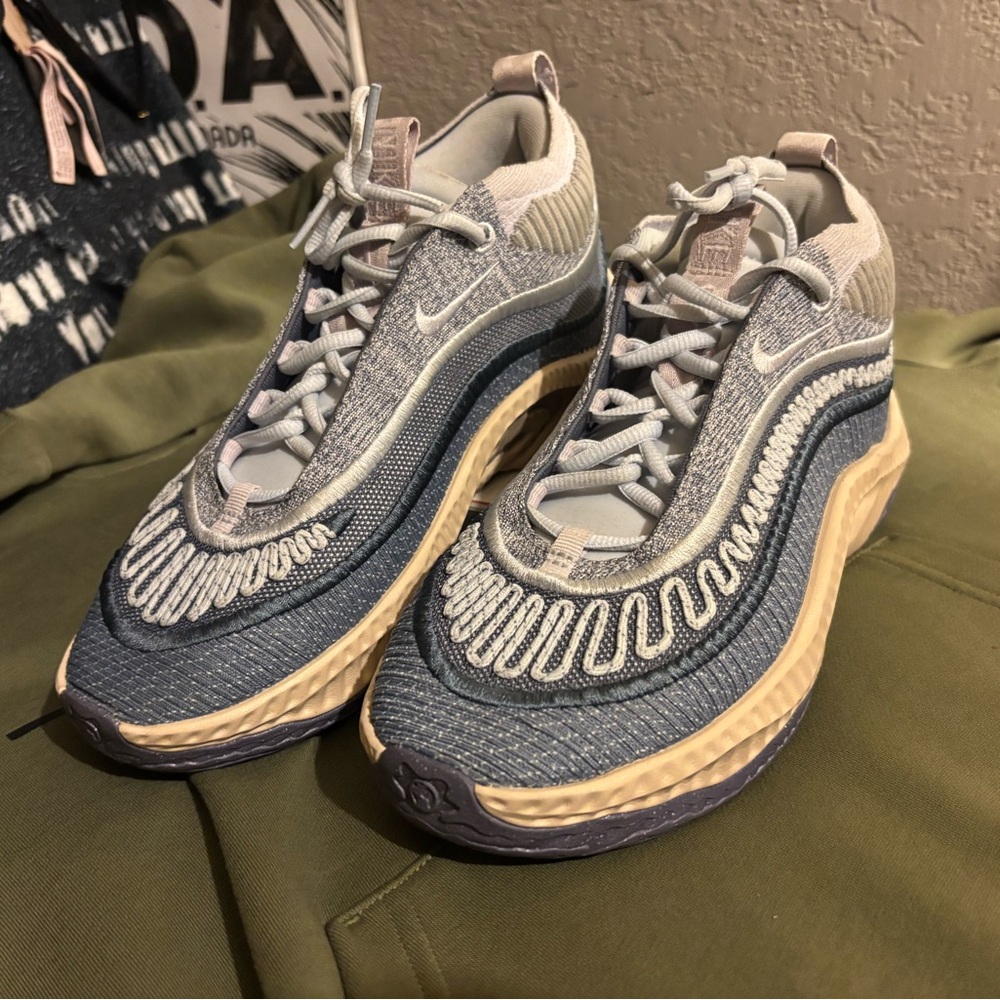 Nike cosmic basketball